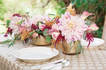 blush and gold centerpieces